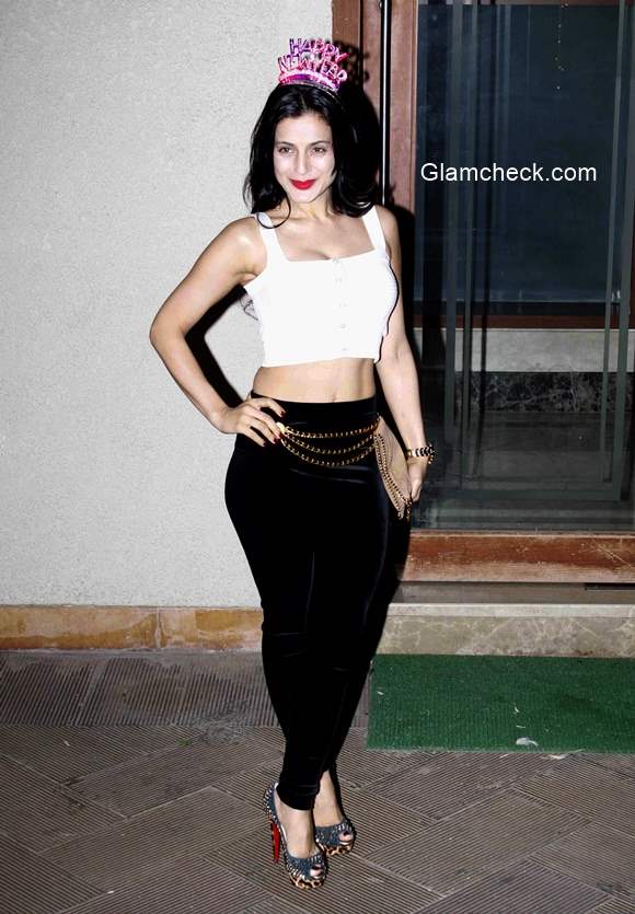 Ameesha Patel celebrated New Year at Sunajy Dutt’s residence