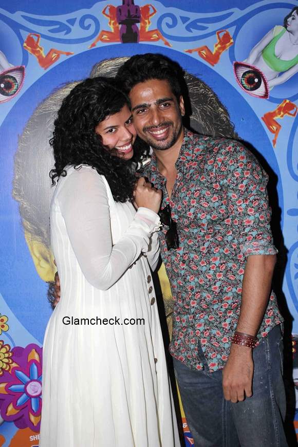 Gulshan Devaiya and Veera Saxena in film Hunterrr