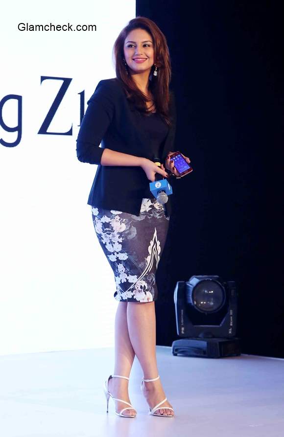Huma Qureshi 2015 at Samsung Z1 Launch in India