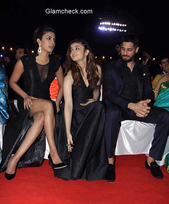 Priyanka Chopra and Alia Bhatt at the Big Star Entertainment Awards 2014