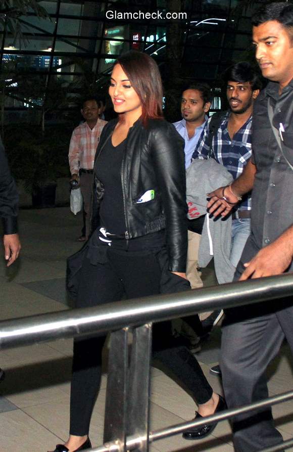 Sonakshi Sinha spotted at Mumbai airport