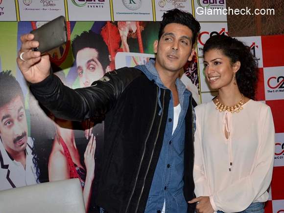 Zayed Khan Tena Desae promotes Sharafat Gayi Tel Lene