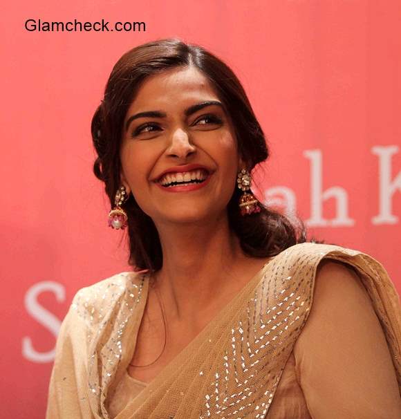 Sonam Kapoor attends the launch of Irshad Kamils book Ek Maheena Nazmon Ka