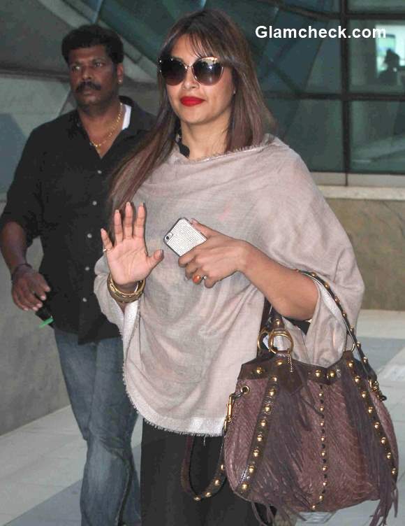 Celeb Travel Look Bipasha Basu