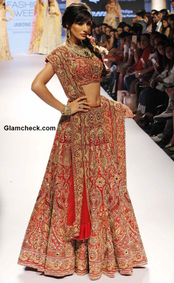 Nargis Fakhri in Suneet Varma and Reliance Jewels at the LFW Summer Resort 2015