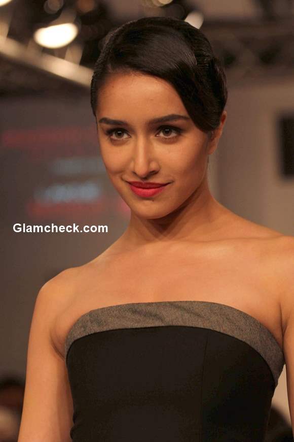 Shraddha Kapoor at Lakme Absolute Sculpt show 2015