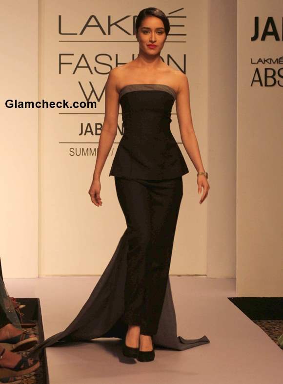 Shraddha Kapoor walks the ramp for the Lakme Absolute Sculpt show 2015