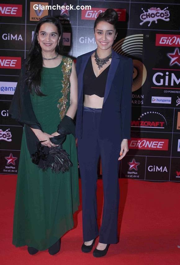 Shraddha Kapoor with her mother Shivangi Kolhapure