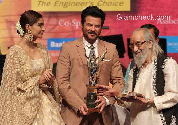 Anil Kapoor conferred the Master Dinanath Mangeshkar Awards