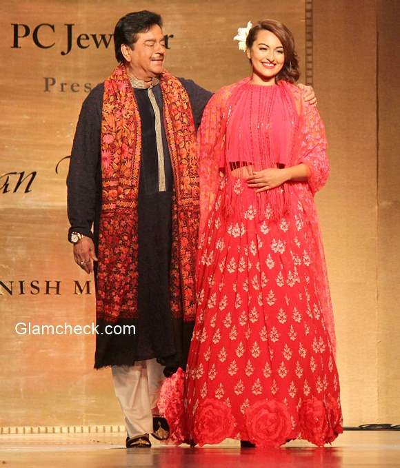 Shatrughan Sinha and Sonakshi Sinha walk the ramp for Manish Malhotra