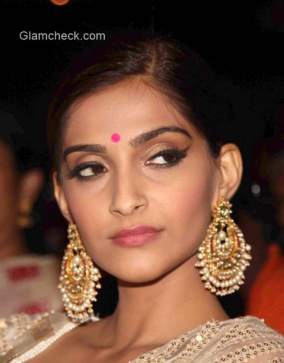 Sonam Kapoor Traditional Indian Look 2015