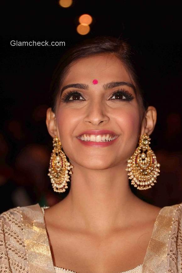 Sonam Kapoor Traditional Look 2015