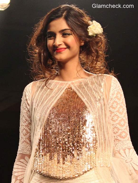 Sonam Kapoor at Manish Malhotra Mijwan Show