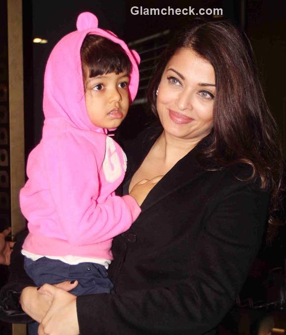 Aishwarya Rai Bachchan spotted at Mumbai Airport with her daughter Aaradhya