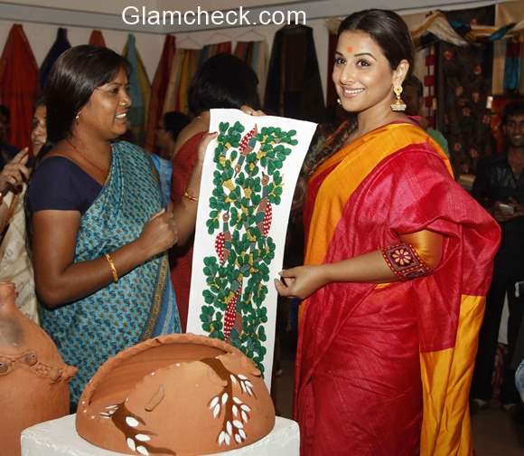 Vidya Balan inaugurates the MP Tourism and Handicrafts exhibition at Jehangir Art gallery
