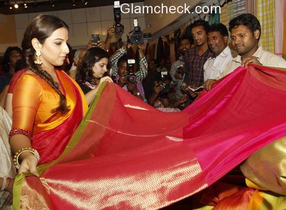 Vidya Balan inaugurates the MP Tourism and Handicrafts exhibition