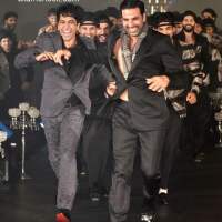 Akshay Kumar showstopper for Ramesh Dembla at the India Luxury Style Week – Men’s Edition 2015