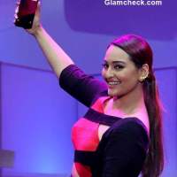 Sonakshi Sinha launches the latest ASUS ZenFone 2 Deluxe