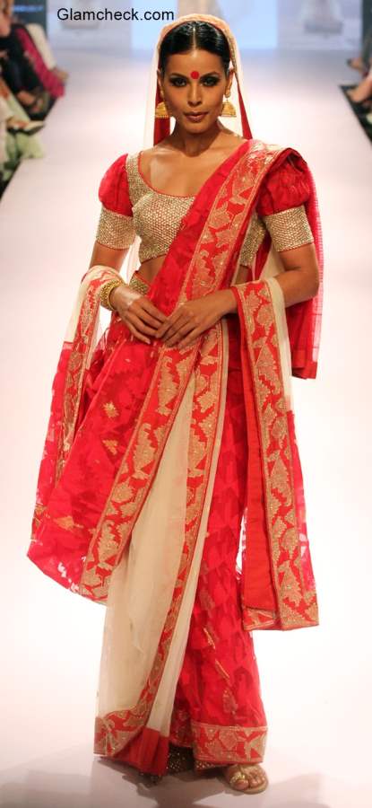 File:A Traditional Bengali Attire- Saree draped in the Bengali way.jpg -  Wikipedia