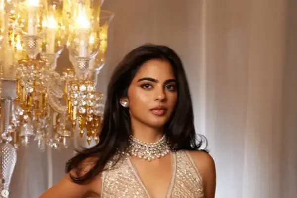 Isha Ambani in Contemporary AJSK Zardozi at the designer Duos 40 Years of Fashion Celebrations