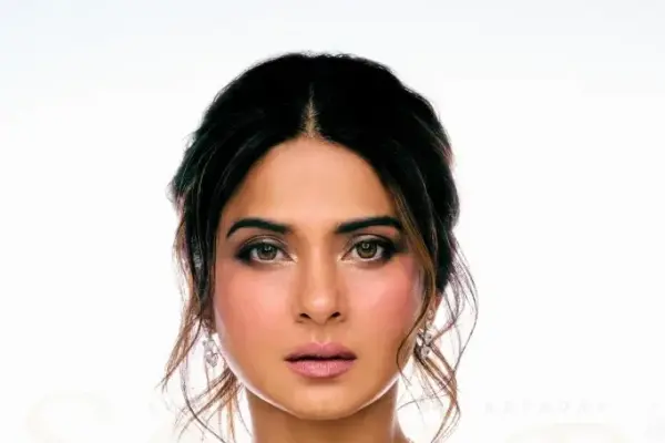 Jennifer Winget Co-Creates a New Solitaire Story With Ekatra Jewels