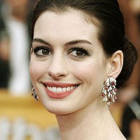 Anne Hathaway to co-host the Oscars with James Franco