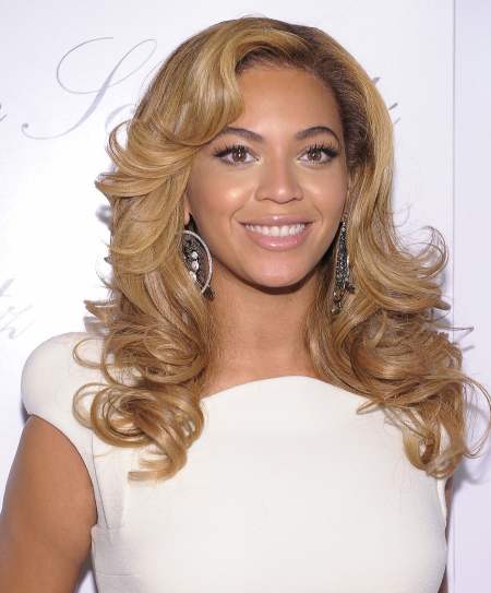 Beyonce hostess at 2BHAPPY jewelry launch