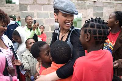 Celebs go off social networking for Alicia Keys charity