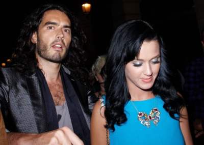 Russell-Katy get an unusual wedding gift