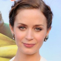 Emily Blunt hairstyle makeup Gnomeo-Juliet premiere