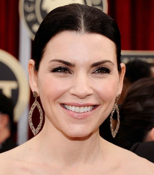 Julianna Margulies ehairstyle makeup 2011 SAG Awards