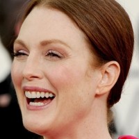 Julianne Moore hairstyle makeup 2011 Golden Globes Awards