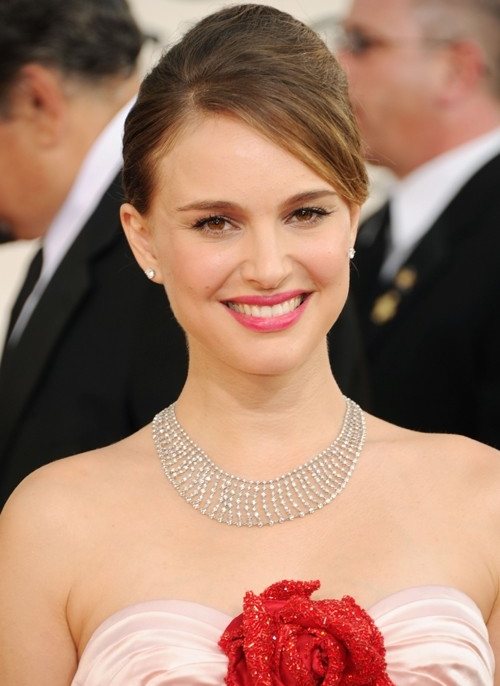 Natalie Portman hairstyle makeup Golden Globe Awards 2011