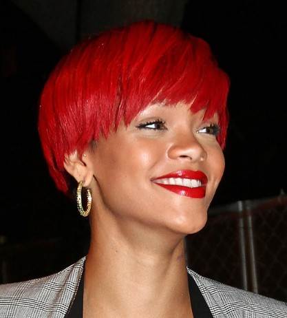 Rihanna to launch signature fragrance