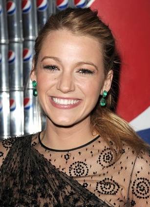 Blake Lively hairstyle at launch Diet Pepsis new can