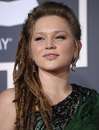 Crystal-Bowersox-hairstyle 2011Grammy-Awards