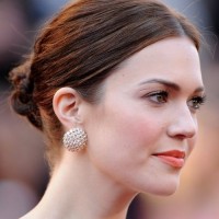 Mandy Moore hairstyle red carpet 2011 oscars