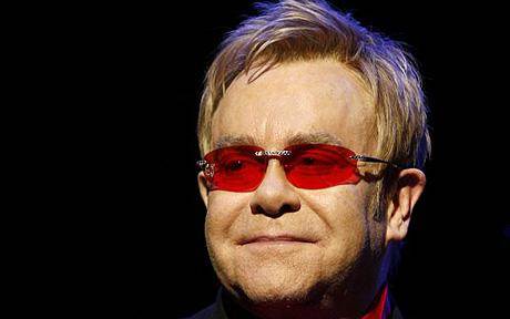 Sir Elton John dedicates song to Elizabeth Taylor