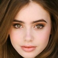 Lily Collins to play Snow White