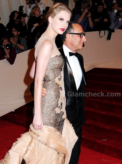 Taylor-Swift-at-MET-gala-event