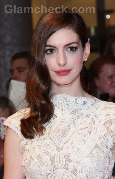 Anne-Hathaway-Alexander-McQueen-One-Day-UK-Premiere