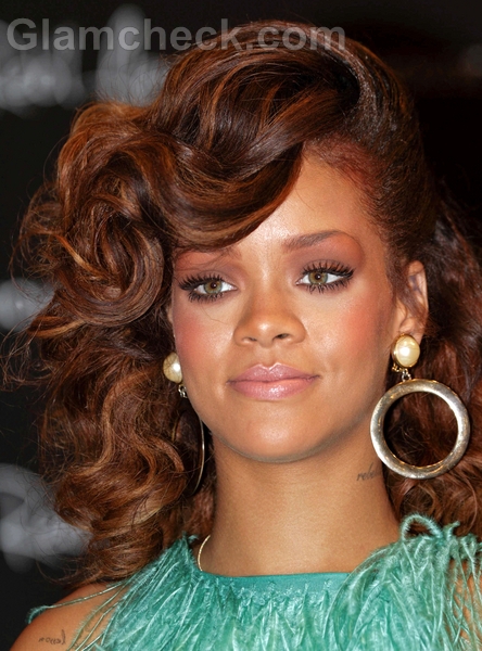 Rihanna-Hospitalised-Forced-to-Cancel-Concert
