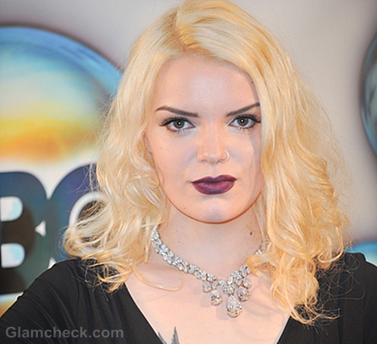 2012-Golden-Globe-Awards-Fashion-Blunders-Sianoa-Smit-McPhee