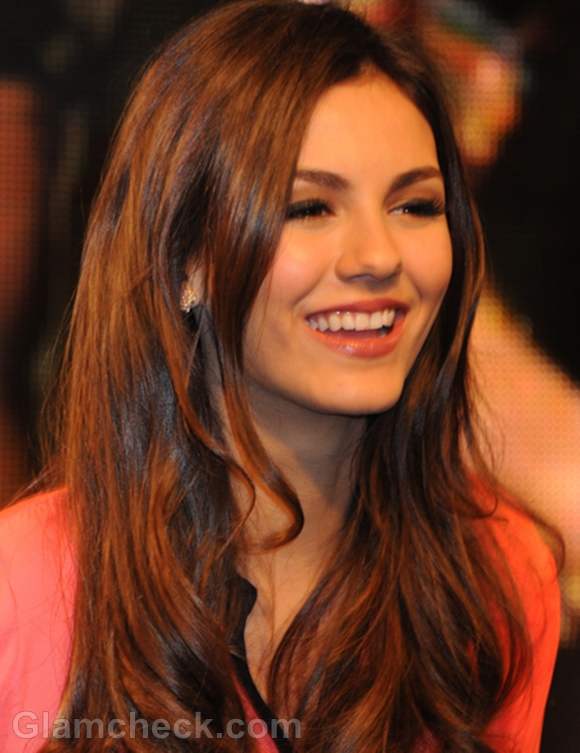 Victoria Justice Victorious DVD Signing