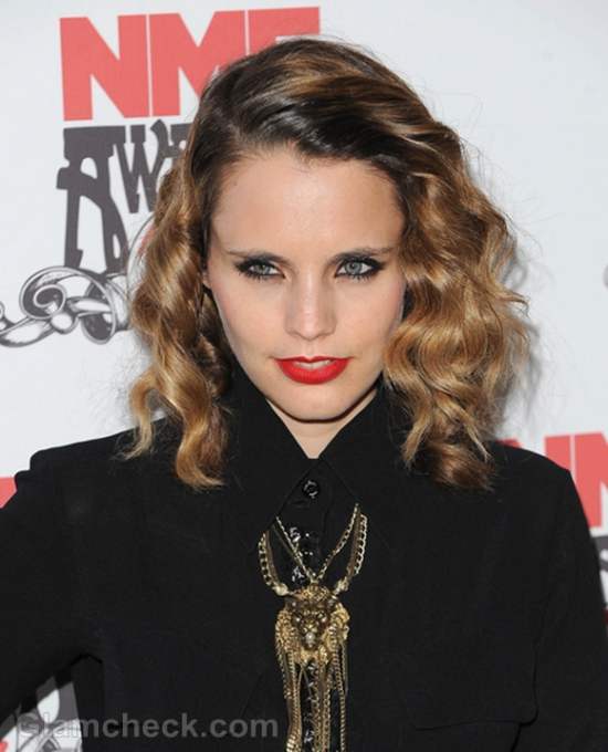 Anna Calvi Rocks Red Carpet in All-Black Outfit at NME Awards