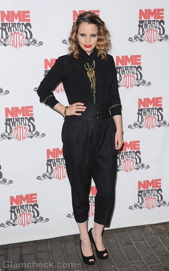 Anna Calvi Rocks Red Carpet in All-Black Outfit at NME Awards