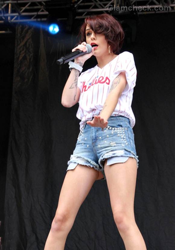 Cher Lloyd: Red Skinny Jeans Outfit