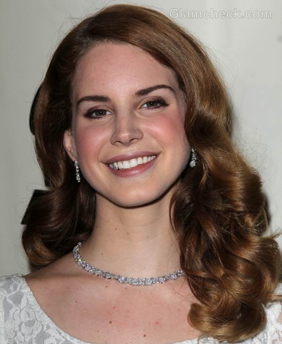HM Signs on Lana Del Ray