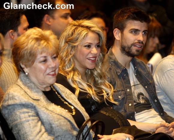 Shakira Attends Release of Dads Book Al Viento Al Azar