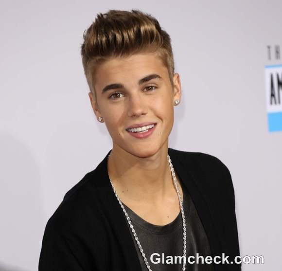 Justin Biebers New Acoustic Album Tops US Charts